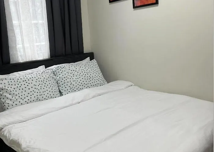 Luxurious Near Sm Moa Apartment